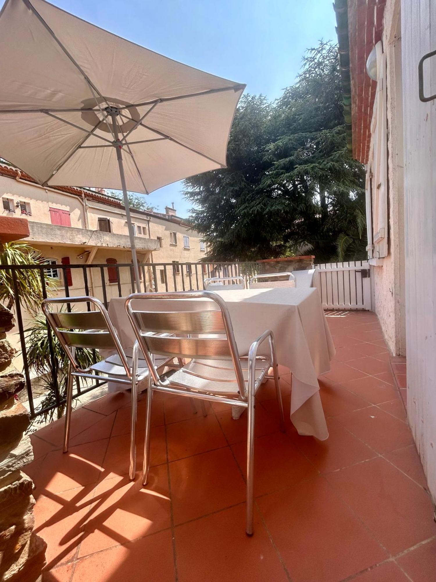 Unique! Au Centre Historique With 2 Bedrooms And Terrace